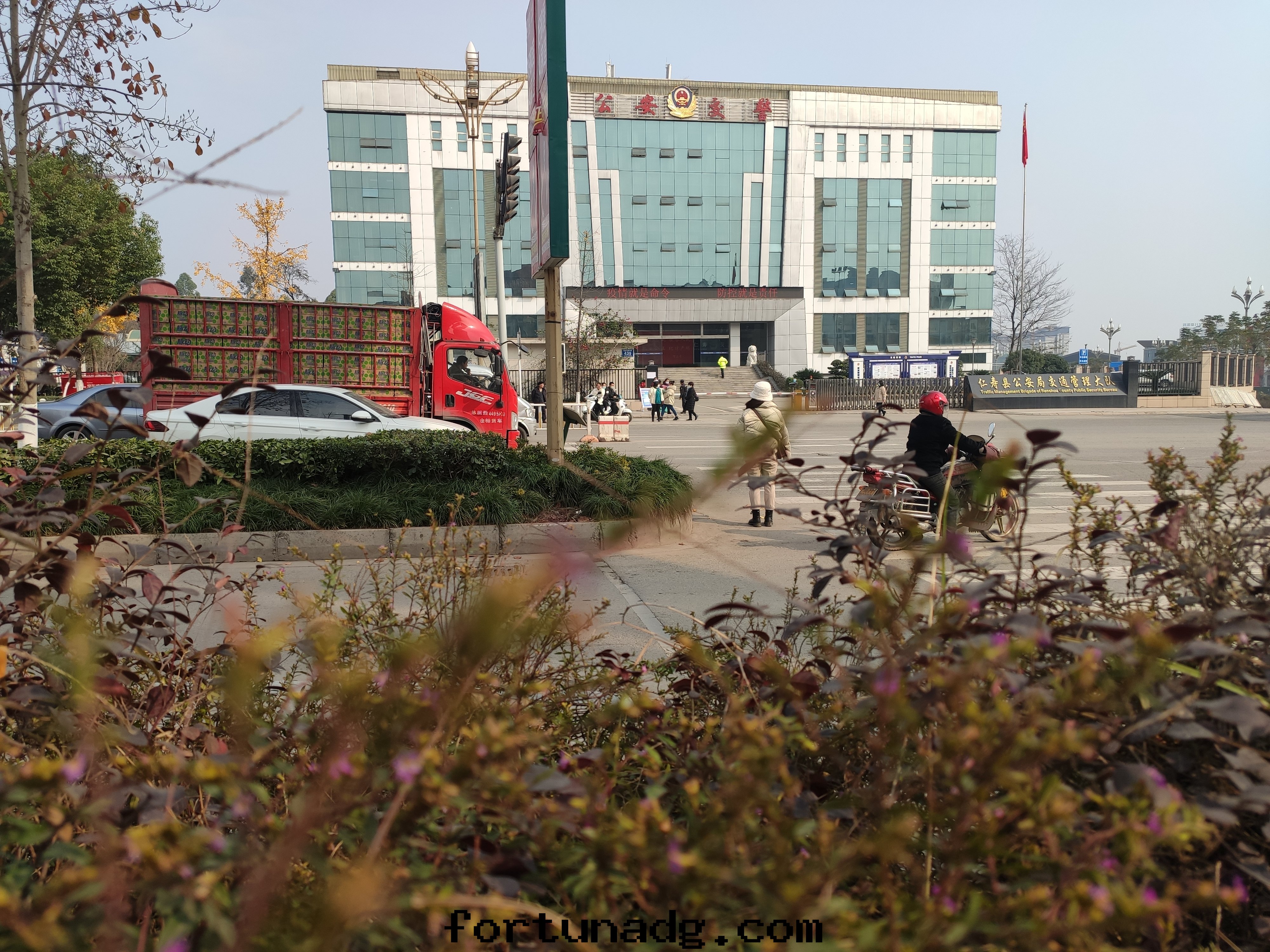 万(wàn)銘达(dá)自(zì)助機(jī)六(liù)大(dà)金(jīn)剛入(rù)驻成(chéng)都仁壽縣(xiàn)公(gōng)安交警大(dà)隊