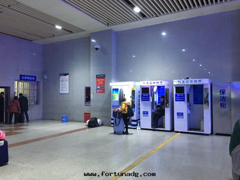 科美(měi)自(zì)助拍照機(jī)案(àn)例图片