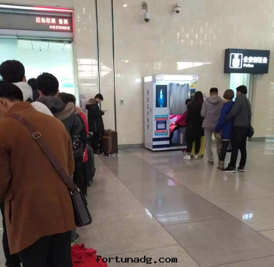 自(zì)助證件(jiàn)照機(jī)器图片